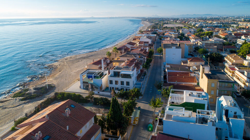 Homes with Sea Views: Bella Salina
